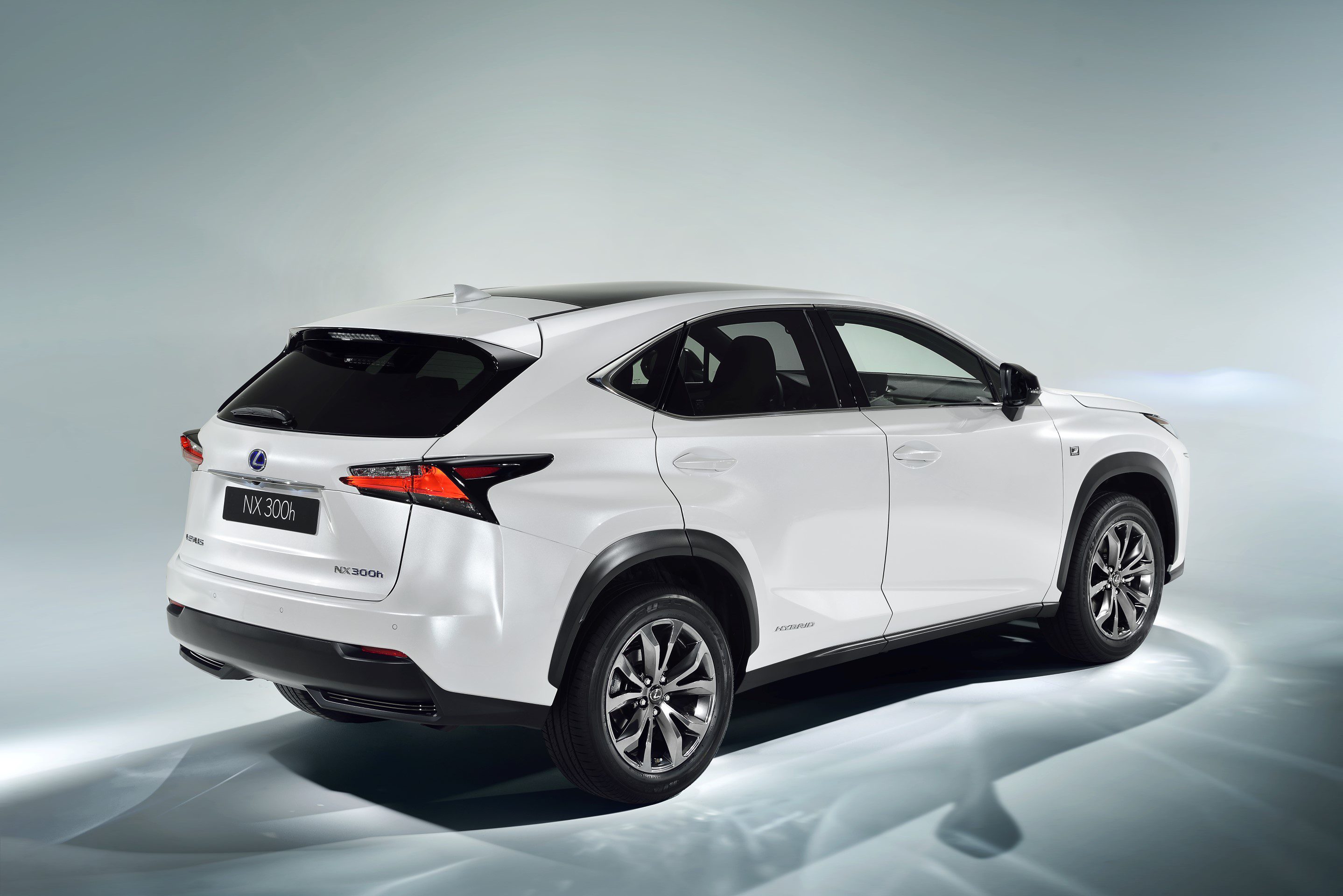 Lexus nx 300h характеристики