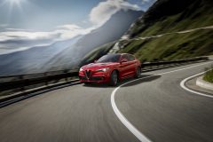 Alfa Romeo Stelvio Quadrifoglio 2017 (4)