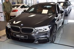 BMW 5 Serie Sedan 2017 (showroom debuut) (2)