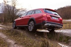 Mercedes-Benz E-Klasse All-Terrain 2017 (25)