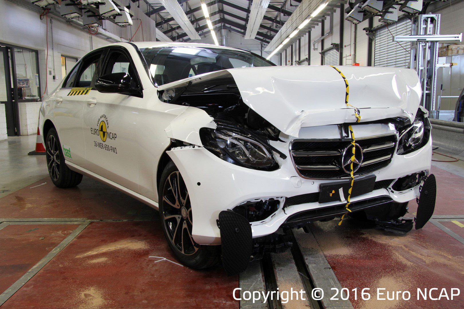 Maximale score voor Mercedes-Benz E-Klasse in Euro NCAP ...