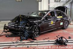 Mercedes-Benz E-Klasse Limousine 2016 (Euro NCAP) (2)