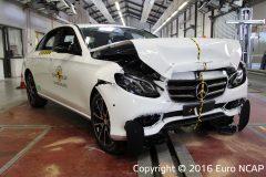 Mercedes-Benz E-Klasse Limousine 2016 (Euro NCAP) (4)