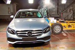 Mercedes-Benz E-Klasse Limousine 2016 (Euro NCAP) (5)