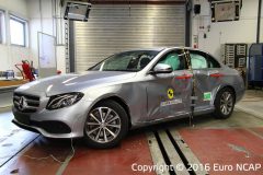 Mercedes-Benz E-Klasse Limousine 2016 (Euro NCAP) (6)