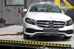 Mercedes-Benz E-Klasse Limousine 2016 (Euro NCAP) (7)