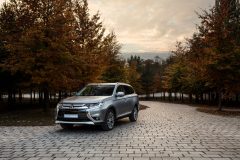 Mitsubishi Outlander 2017 (2)