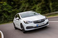 Opel Astra 2017 (1)