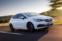 Opel Astra 2017 (2)