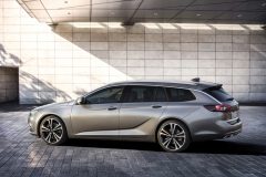 Opel Insignia Sports Tourer 2017 (2)