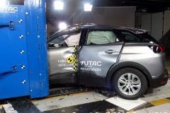 Peugeot 3008 2016 (Euro NCAP) (3)