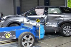 Peugeot 3008 2016 (Euro NCAP) (4)