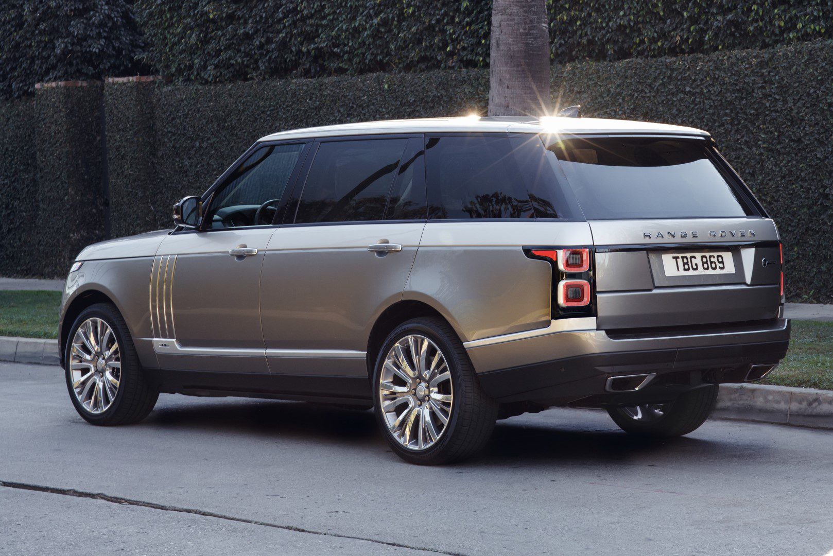 Range Rover SVAutobiography is officieel - Dagelijksauto.nl