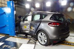 Renault Scénic 2016 (Euro NCAP) (4)