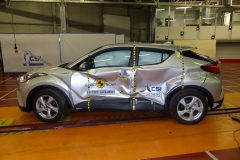 Toyota C-HR 2016 (Euro NCAP) (4)