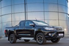 Toyota Hilux Black Platinum 2017 (1)