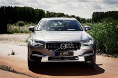 Volvo V90 Cross Country 90th Anniversary Edition 2017 (1)