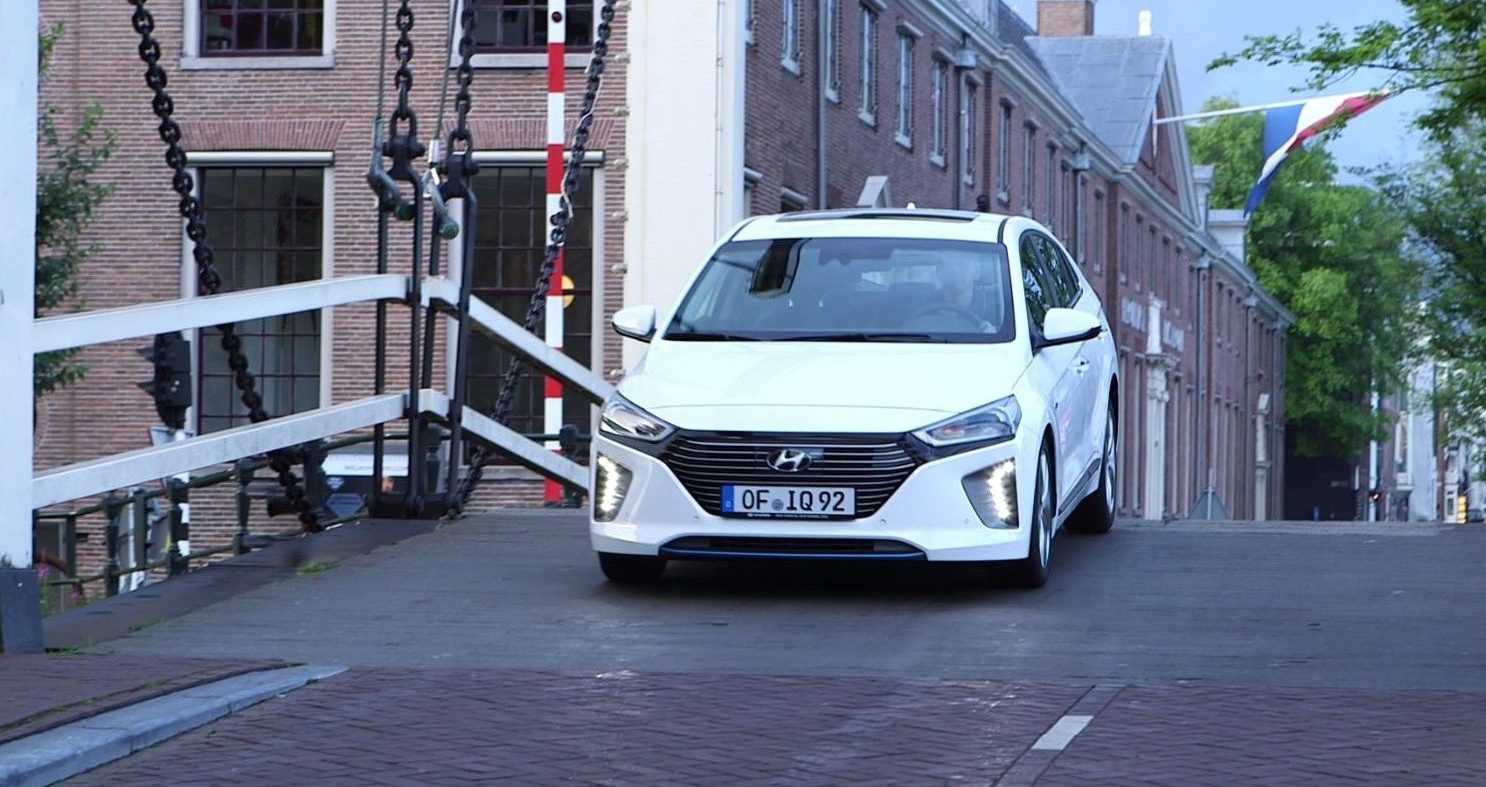 Hyundai IONIQ Hybrid 2016