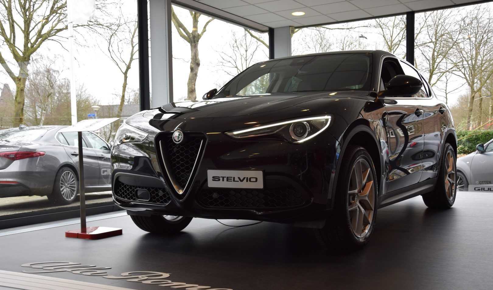 Alfa Romeo Stelvio 2017 (showroom debuut)