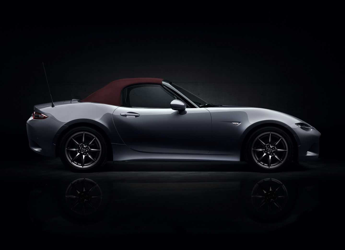 Mazda MX-5 Roadster Sakura 2018