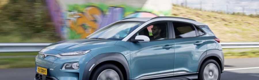 Hyundai Kona EV rijdend
