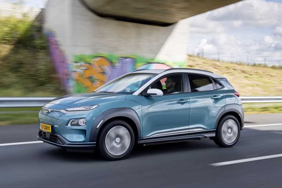 Hyundai Kona EV rijdend