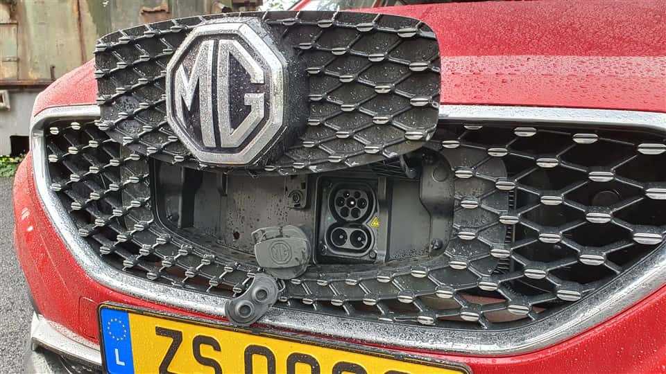 MG ZS EV 80 kW DC 11 kW AC