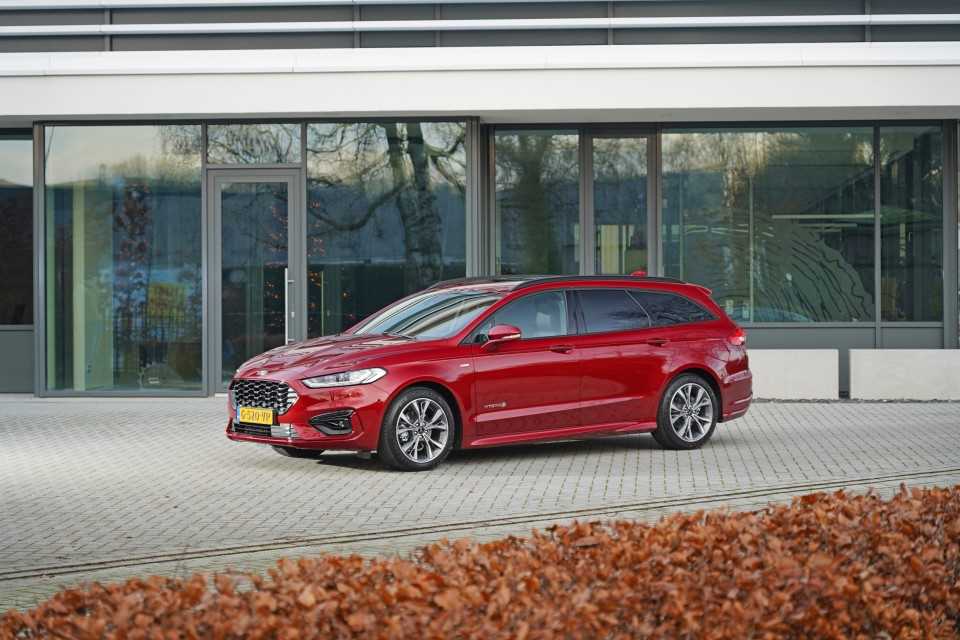 Ford Mondeo ST-Line Hybrid