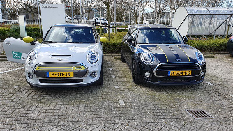 rijtest MINI Electric links, rechts MINI met 'plofmotor'