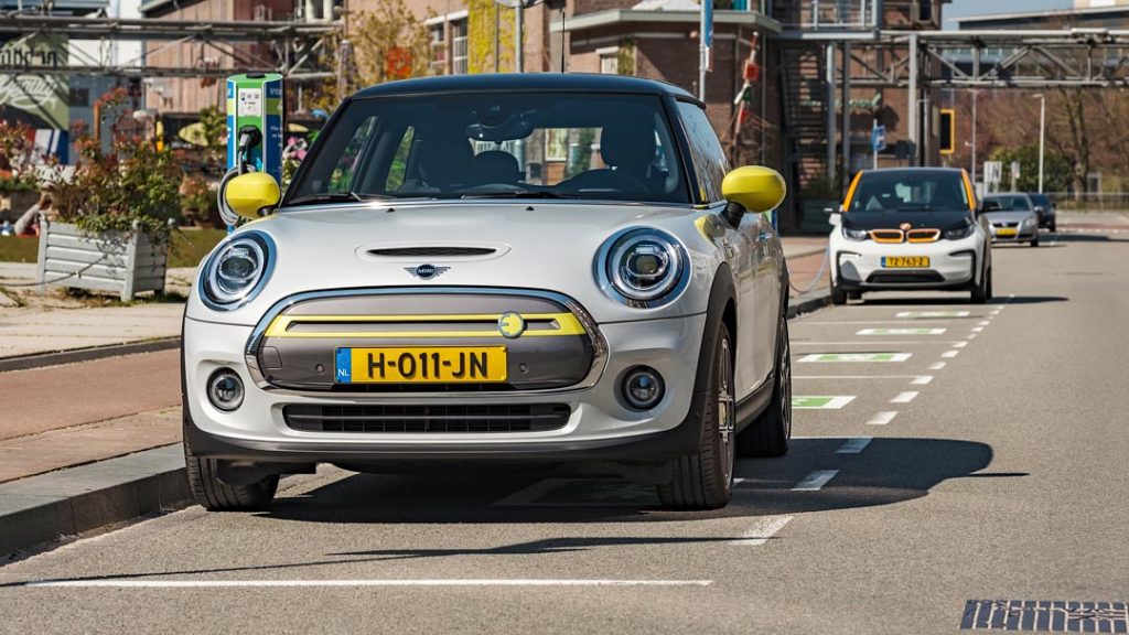 Rijtest MINI Electric bij Strijp S Eindhoven