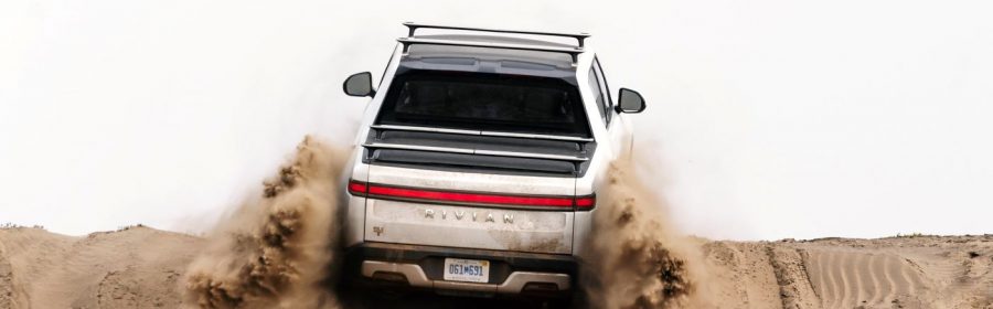 Rivian R1T zand
