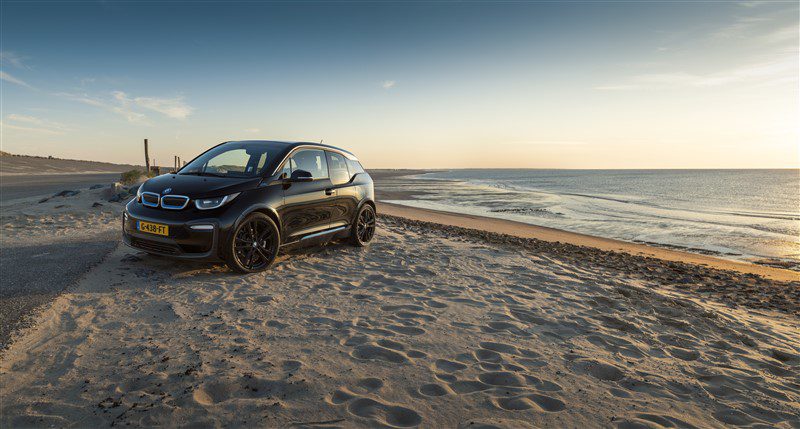 BMW i3 For the Oceans Edition met de Noordzee op de achtergrond