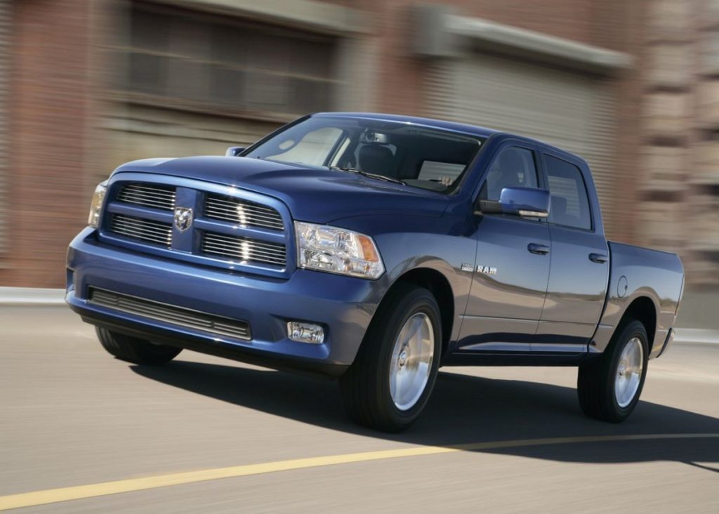 Blauwe auto, Dodge Ram