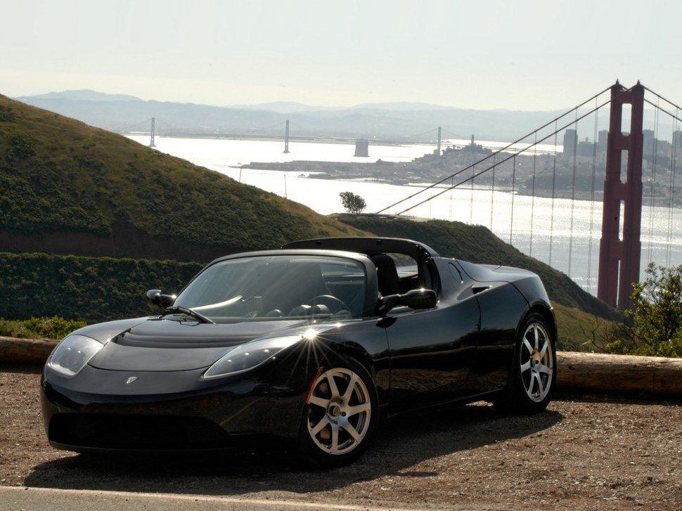 Zwarte tesla, golden gate brug, San Fransisco