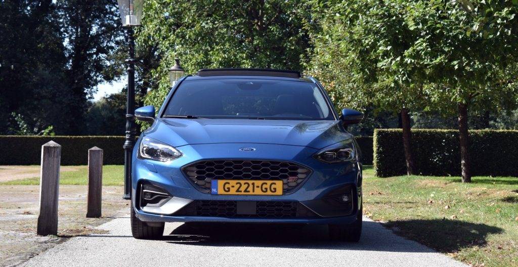 De Ford Focus ST recht van voren