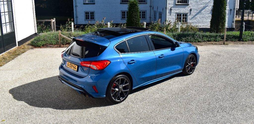 De Ford Focus ST van boven