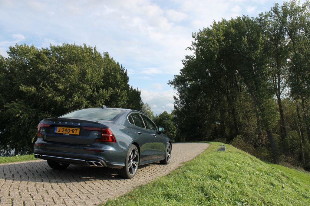 blauwe auto, Volvo S60