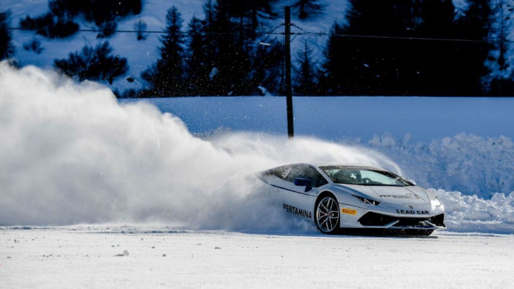 Lamborghini Huracan snow