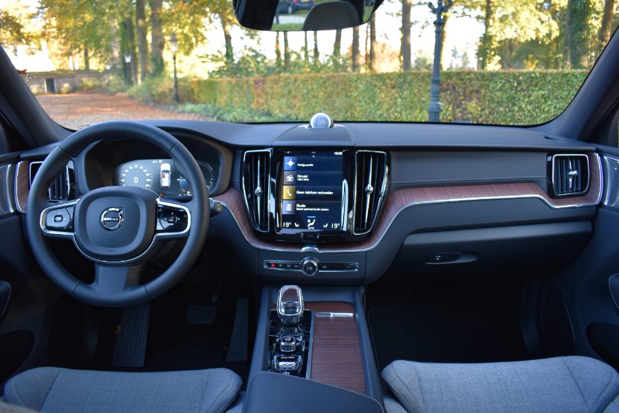 Het scherm van de Volvo XC60 is mooi, maar kan iets logischer ingedeeld worden