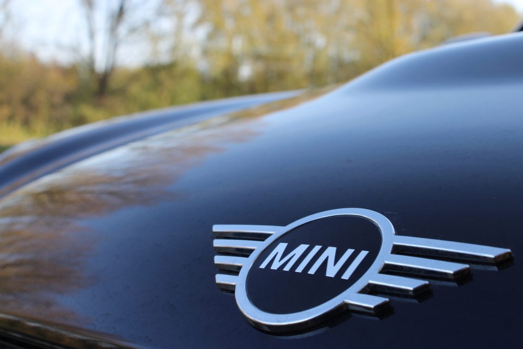 MINI Cooper Logo, vage achtergrond