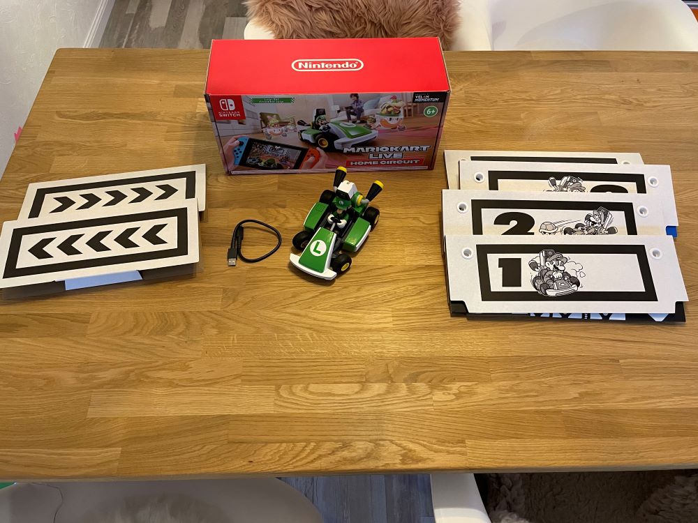 houten tafel, mario kart live home circuit