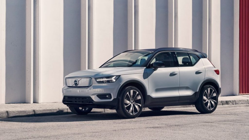 afaltweg, witte auto, volvo xc40 recharge