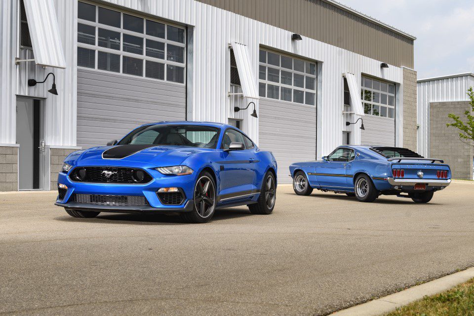 ford mustang mach1 blauw nieuw en oud