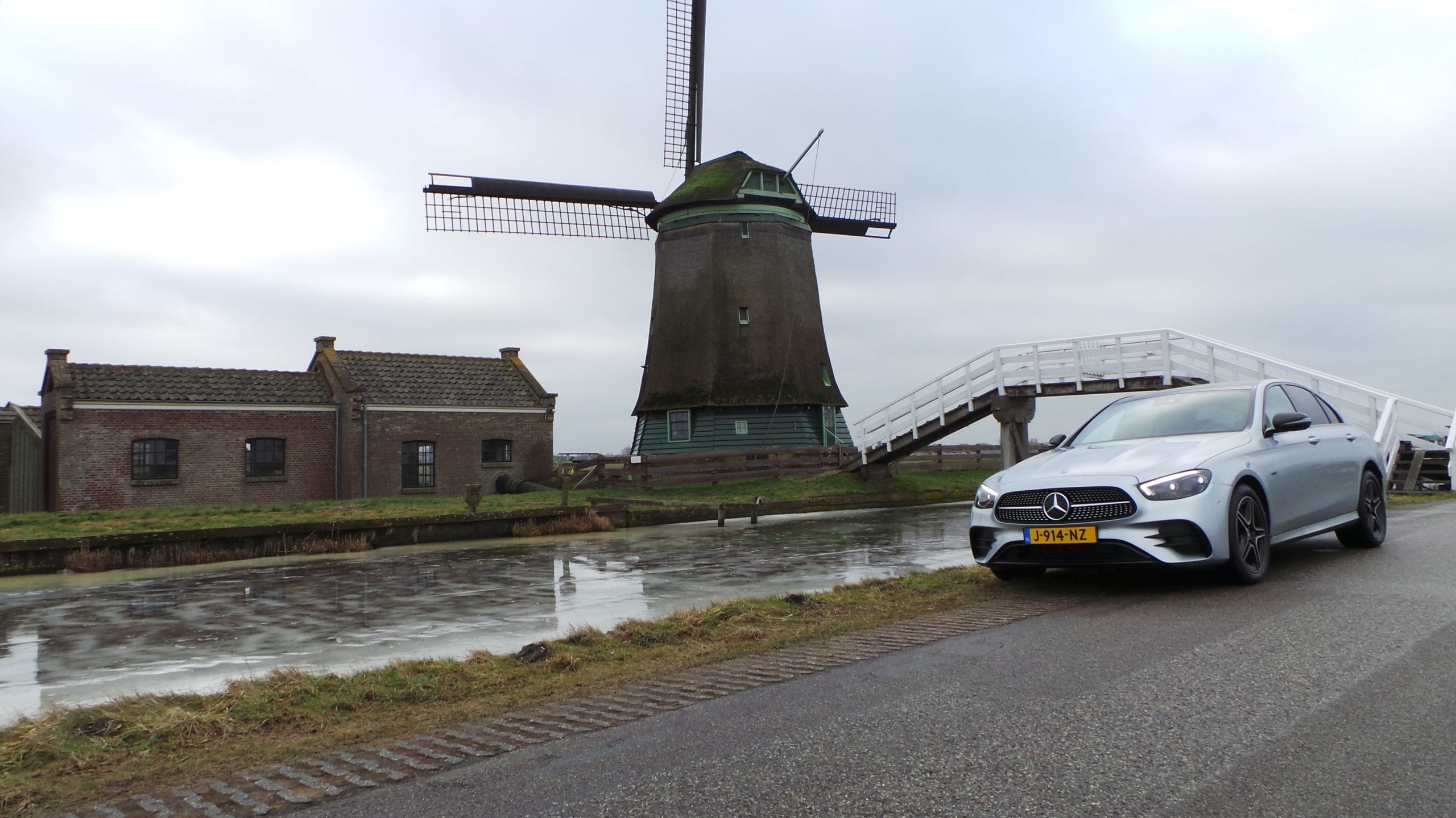 rijtest Mercedes 300 de Business editie