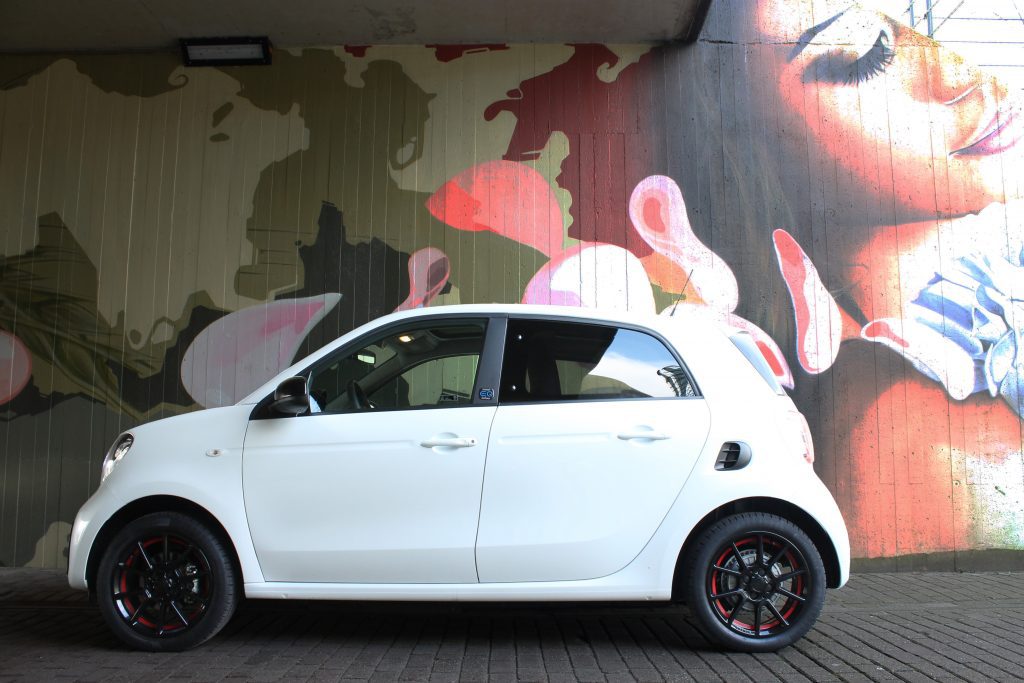 Smart EQ Forfour, witte auto voor graffiti, 