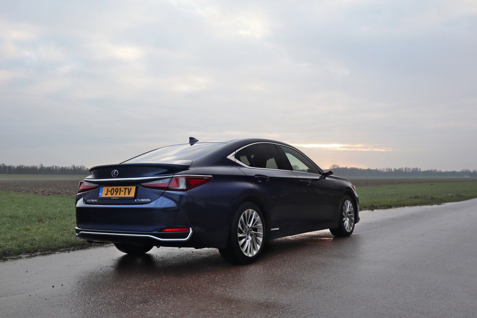 Lexus ES300h achterkant