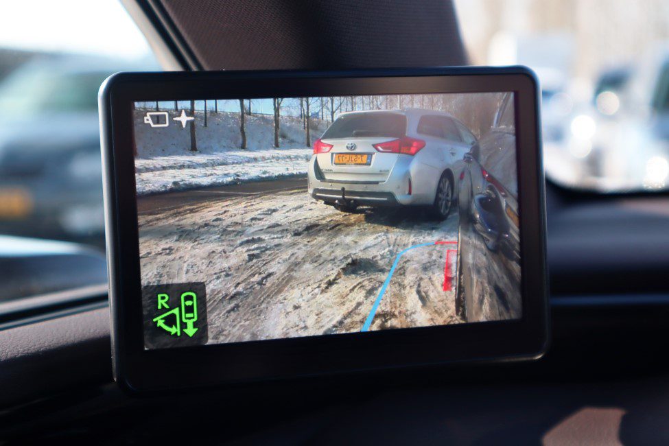Lexus ES300h digitale spiegel bij parkeren