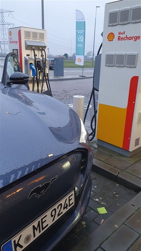Ford Mustang Mach-e DC laden bij Shell Recharge