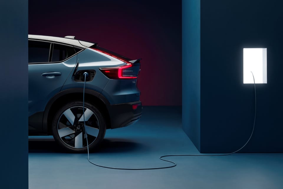 Volvo C40 Recharge aan de lader