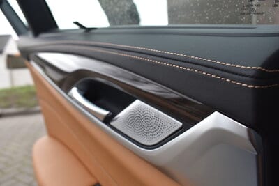 Stiksels in het interieur van de BMW 5 Serie